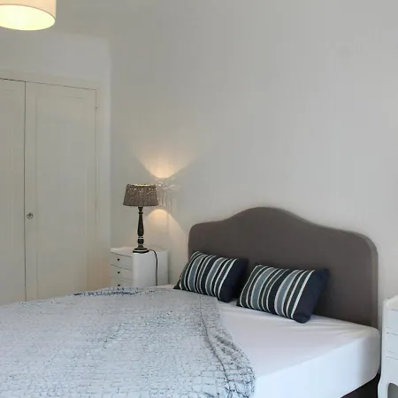 2 Pieces Face Avec Terrasse Et Parking Privatif - - Fr-1-245-151 *