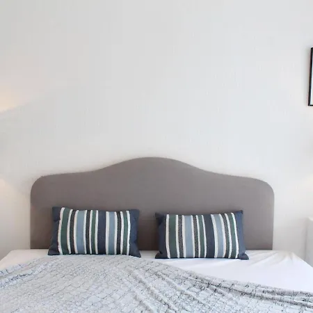 2 Pieces Face Avec Terrasse Et Parking Privatif - - Fr-1-245-151 Lejlighed *