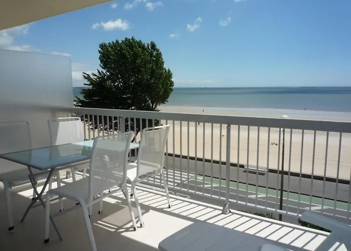 2 Pieces Face Avec Terrasse Et Parking Privatif - - Fr-1-245-151