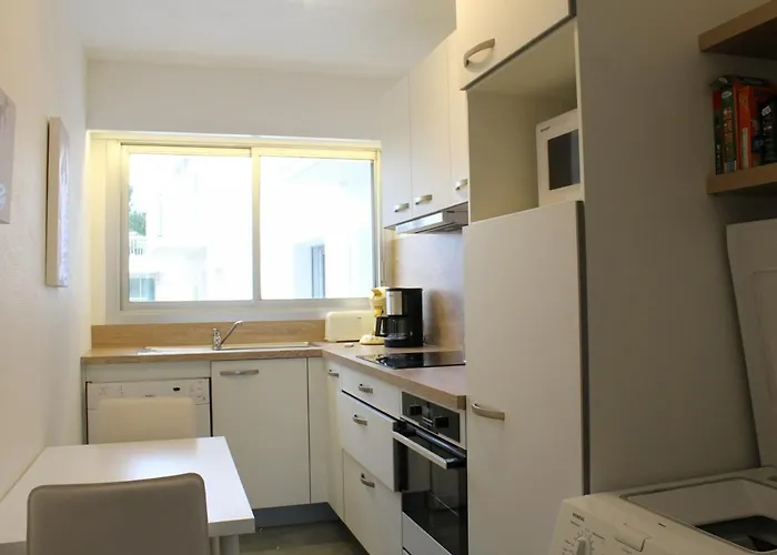 2 Pieces Face Avec Terrasse Et Parking Privatif - - Fr-1-245-151 La Baule