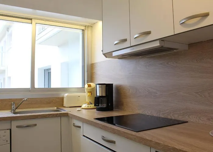 2 Pieces Face Avec Terrasse Et Parking Privatif - - Fr-1-245-151 * La Baule